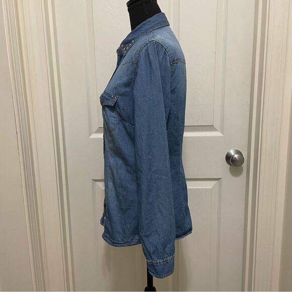 American Rag Denim Button-Up Shirt Medium Wash w/ Studded‎ Collar Women’s Small - Picture 5 of 8
